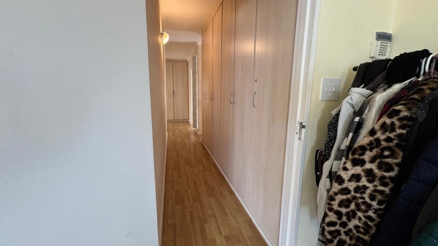 5 Bedroom Property for Sale in Sandbaai Western Cape